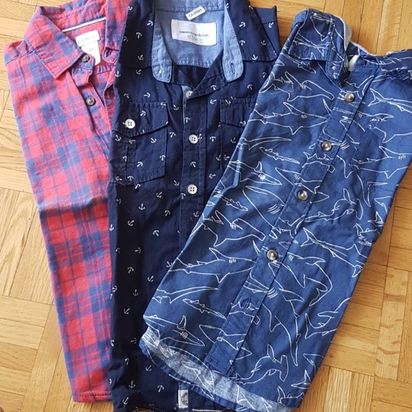 💙BOYS 3 BUNDLE LONG SLEEVED BUTTON UPS💙 - Picture 2 of 5